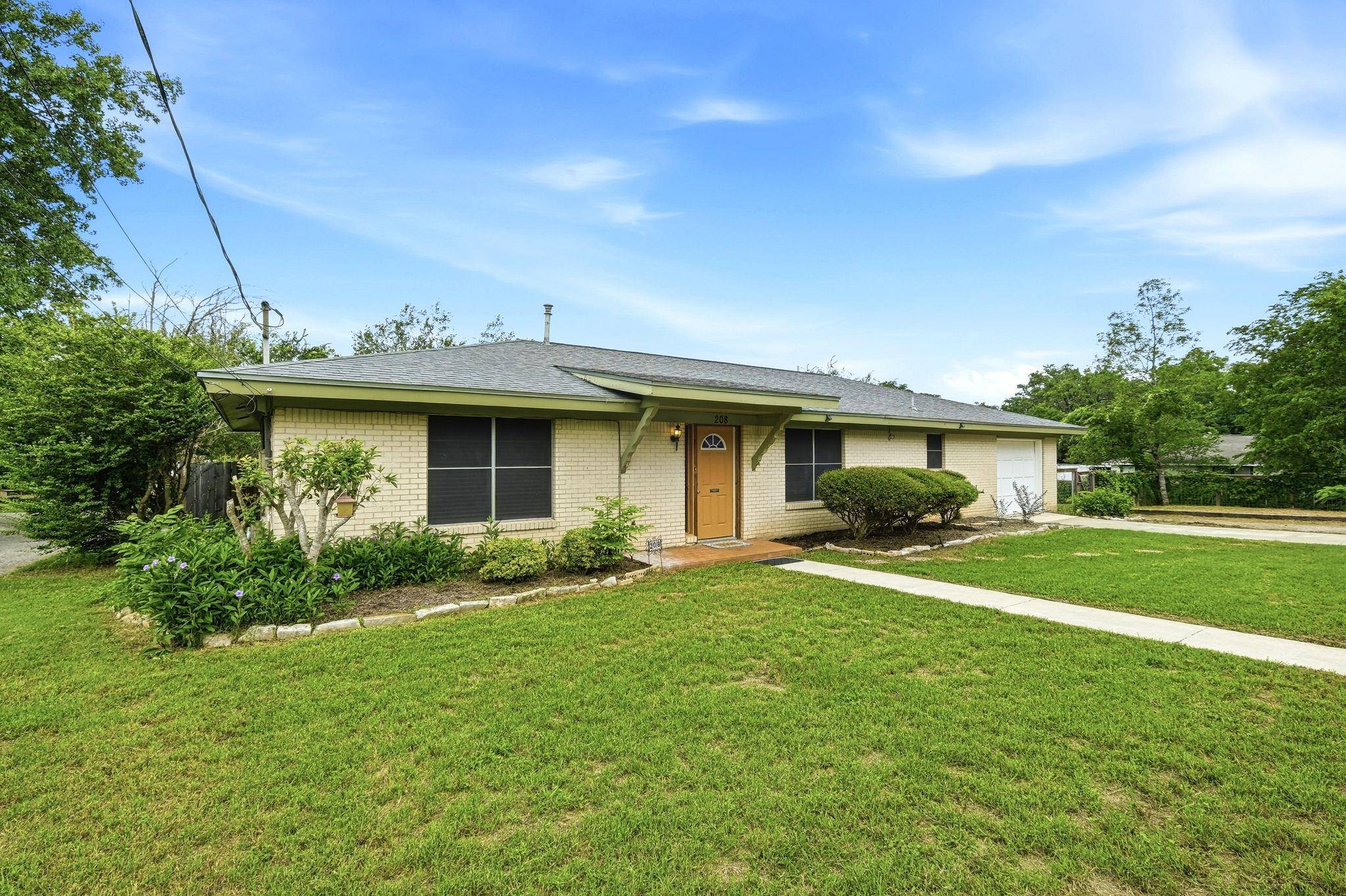 208 N Cedar ST, Buda, TX 78610