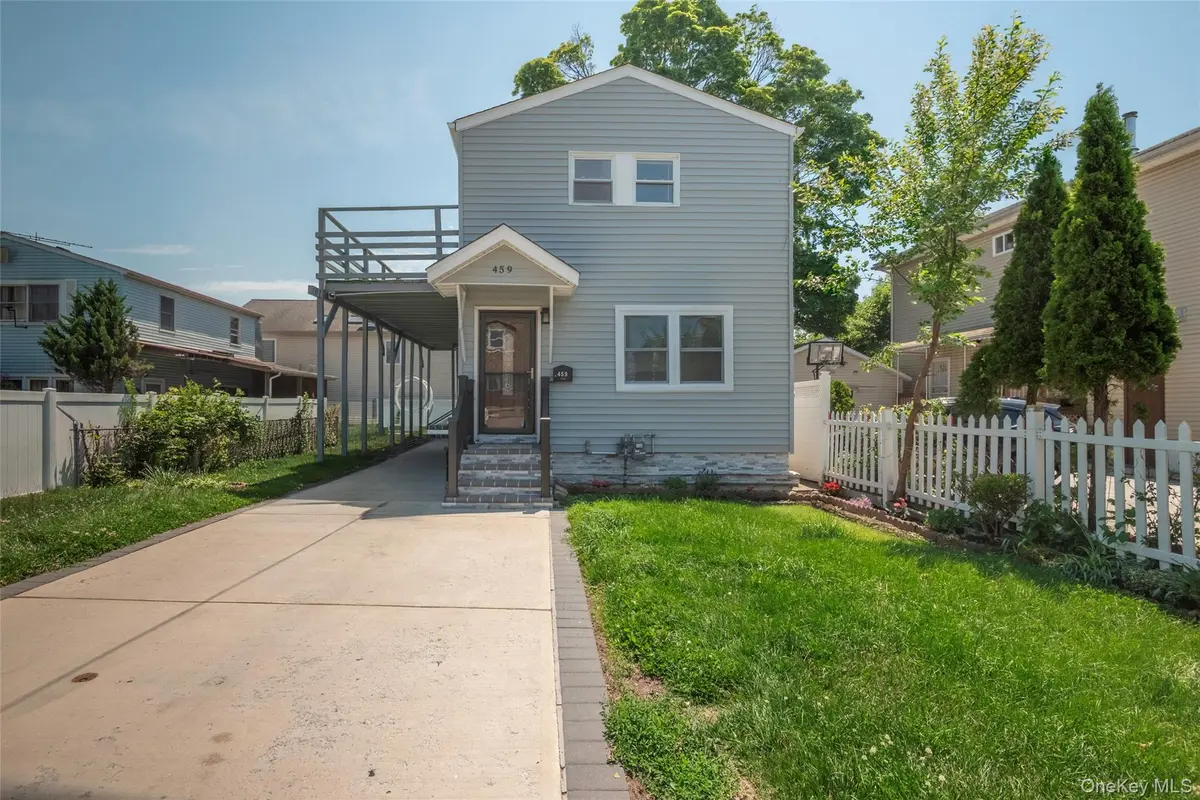 459 Roquette AVE, Floral Park, NY 11001