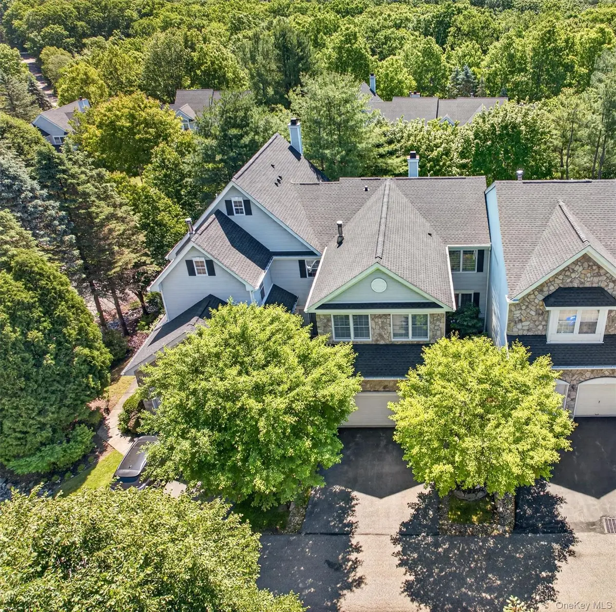 5 Holly CT, Tuxedo Park, NY 10987