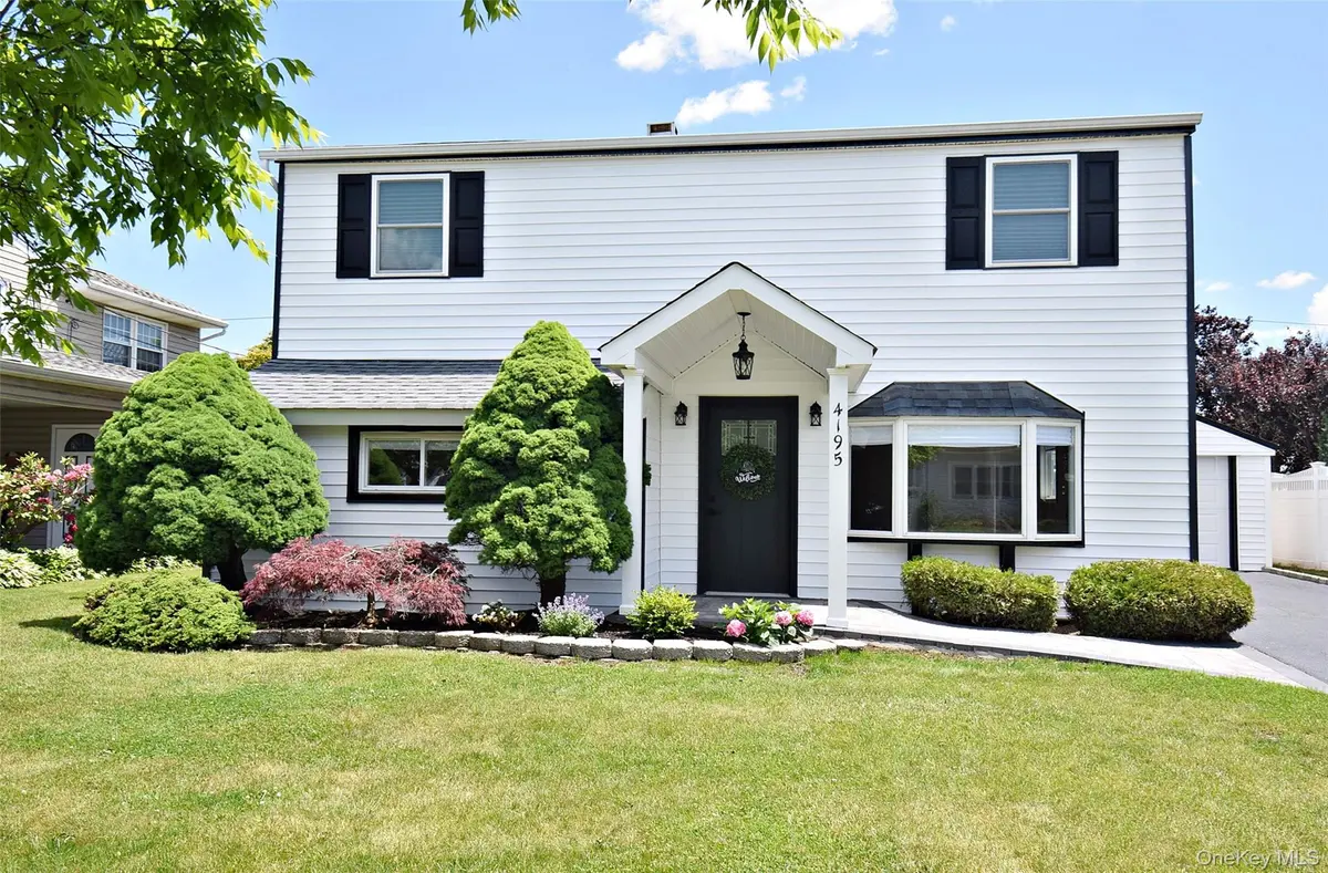4195 Florence RD, Bethpage, NY 11714