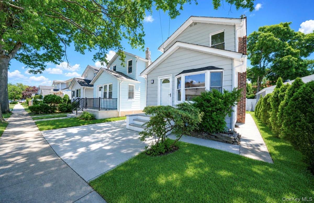 530 Washington AVE, West Hempstead, NY 11552