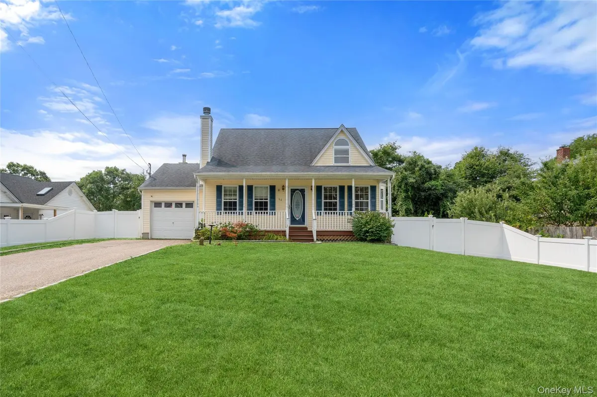 62 Lombardy DR, Shirley, NY 11967