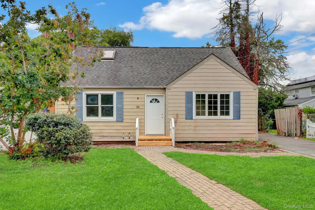 34 Thorburn AVE, Patchogue, NY 11772
