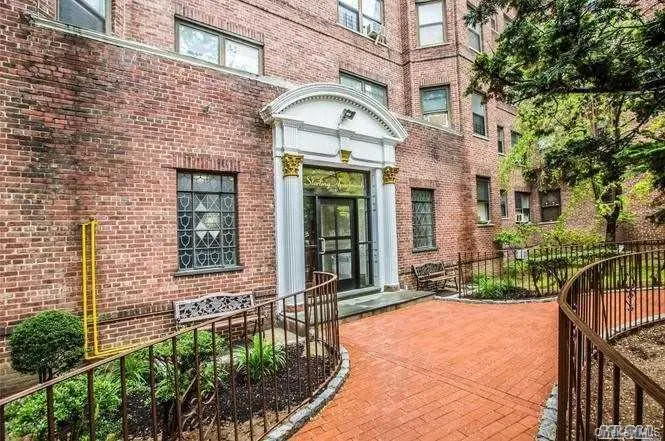 61-41 Saunders ST #B57, Rego Park, NY 11374
