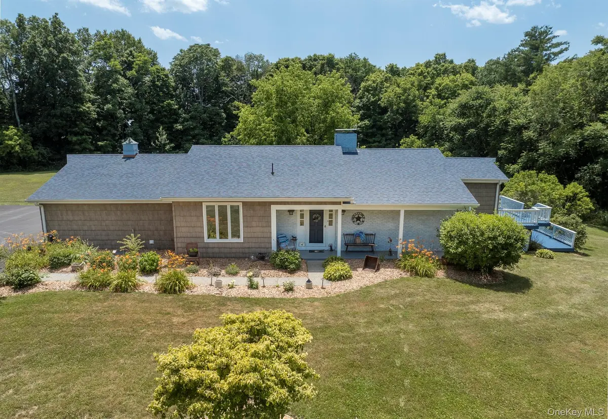 61 Rymph RD, Staatsburg, NY 12580