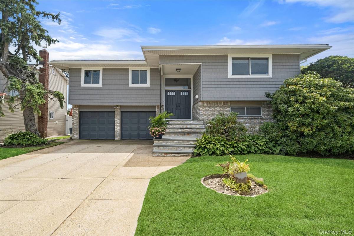 2054 Whalen AVE, Merrick, NY 11566
