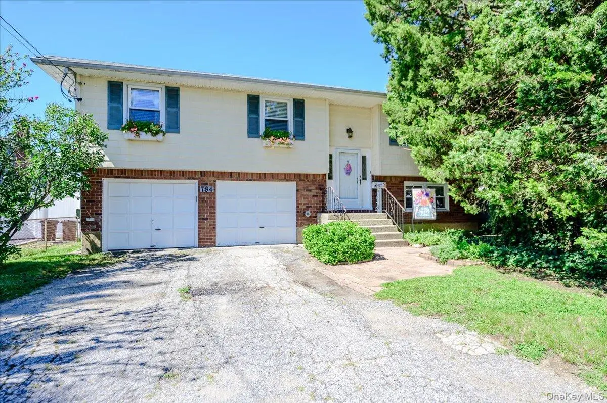 784 Newbridge RD, Bellmore, NY 11710