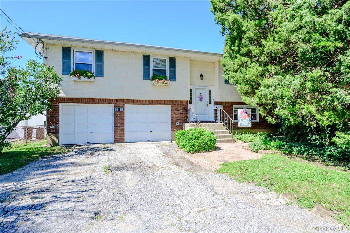 784 Newbridge RD, Bellmore, NY 11710