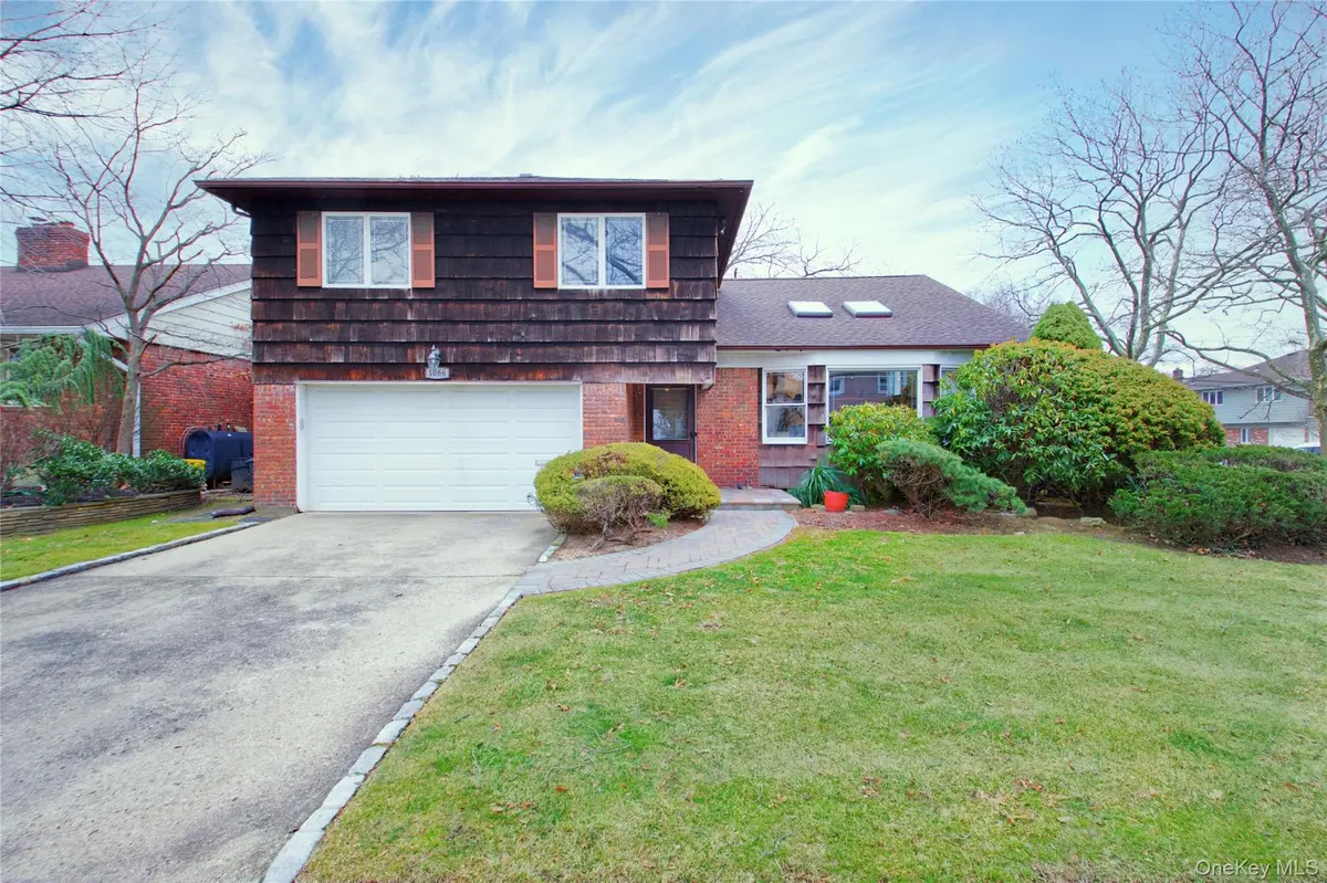 1066 Cedarhurst ST, Valley Stream, NY 11581