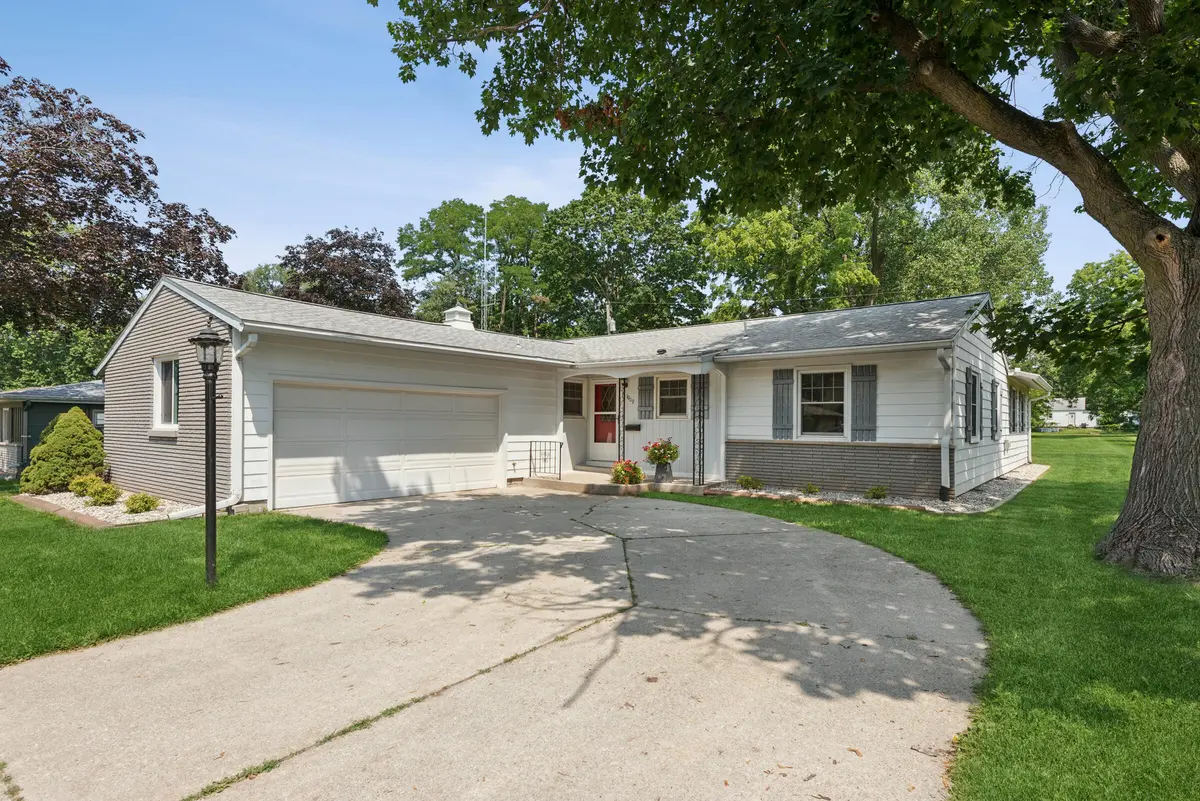 1009 Illinois Street, Valparaiso, IN 46383