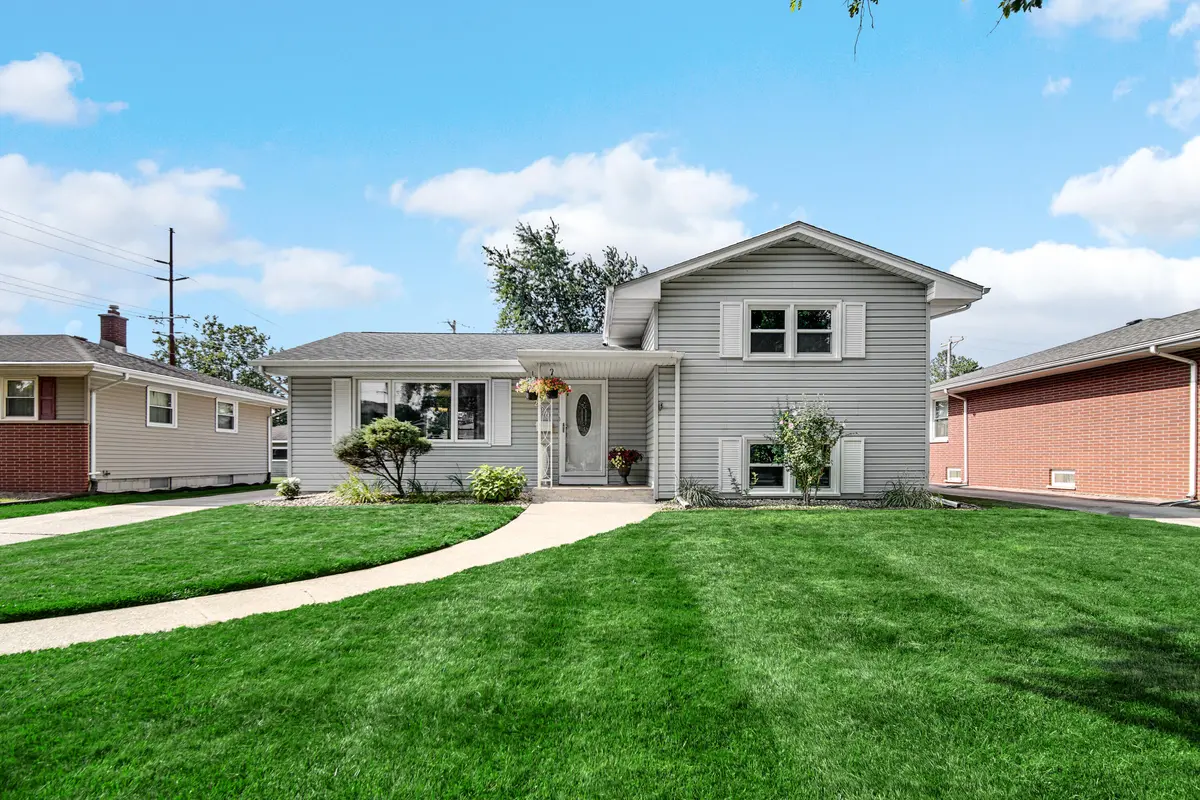 250 Lawndale Drive, Munster, IN 46321