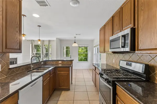 2372 Paradise Ridge DR, Round Rock, TX 78665