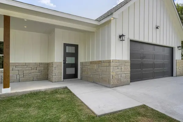 334 Nene LN, Bastrop, TX 78602