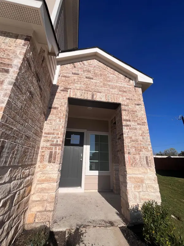 417 Lake Sweetwater LN, Buda, TX 78610