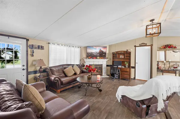 857 E Guadalupe ST, La Grange, TX 78945