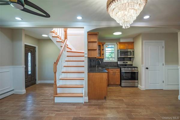 459 Roquette AVE, Floral Park, NY 11001