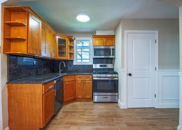 459 Roquette AVE, Floral Park, NY 11001
