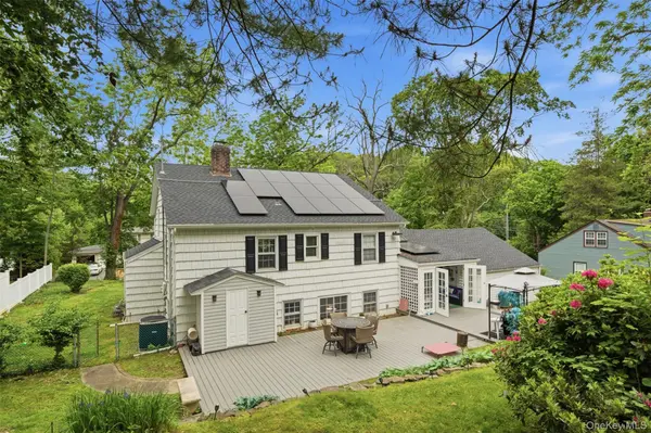 10 Tanyard LN, Huntington, NY 11743