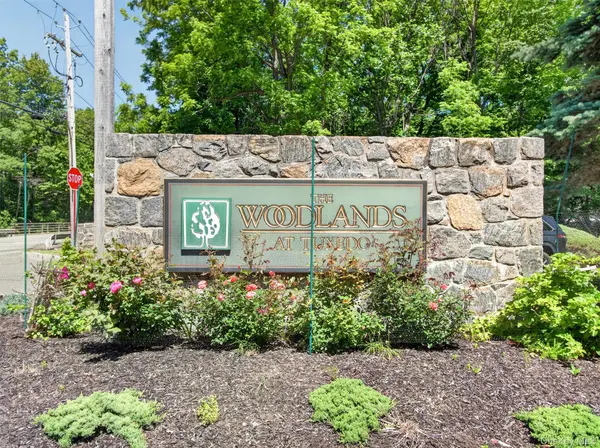 5 Holly CT, Tuxedo Park, NY 10987