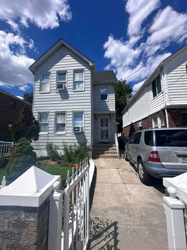 18811 Dunkirk DR, Saint Albans, NY 11412