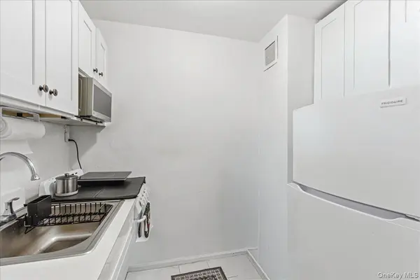62-59 108th ST #4C, Forest Hills, NY 11375
