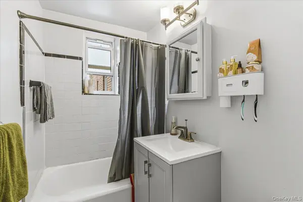 62-59 108th ST #4C, Forest Hills, NY 11375