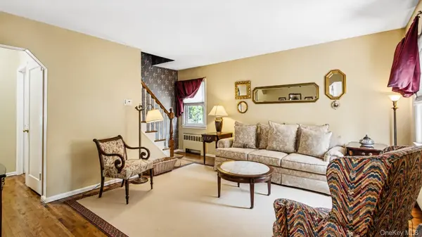 65 Stewart AVE, Stewart Manor, NY 11530