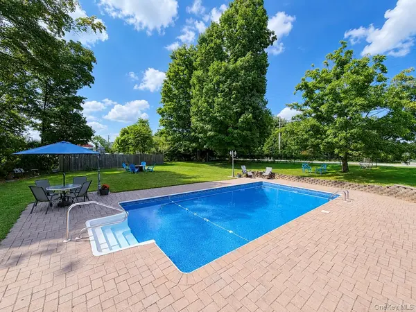 31 Briarwood DR, Wappingers Falls, NY 12590