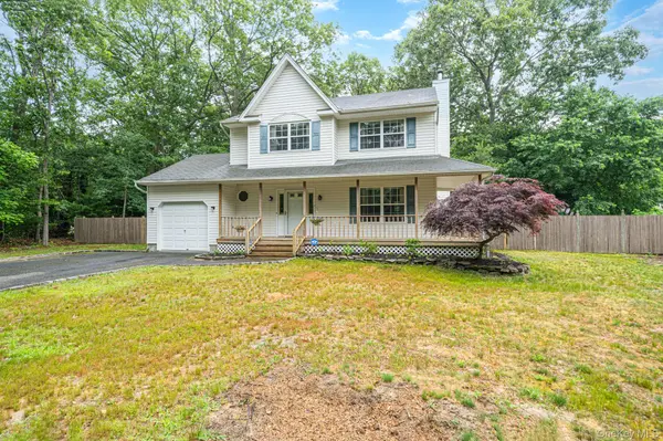 2 Community RD, Coram, NY 11727
