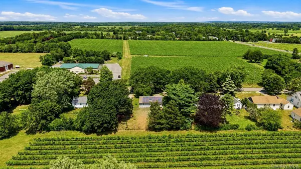 725 Peconic LN, Peconic, NY 11958