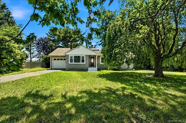725 Peconic LN, Peconic, NY 11958