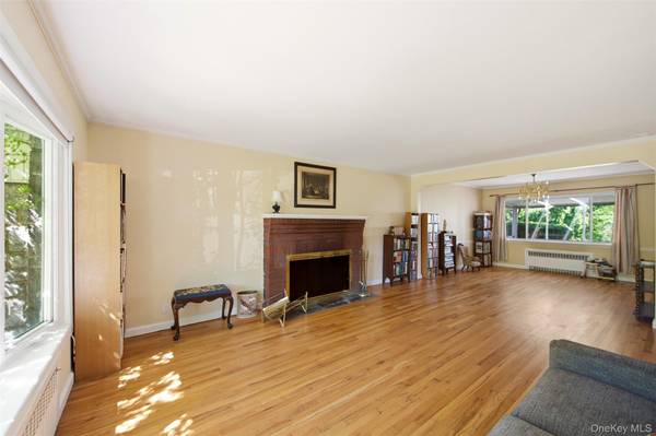 169 Landau AVE, Floral Park, NY 11001
