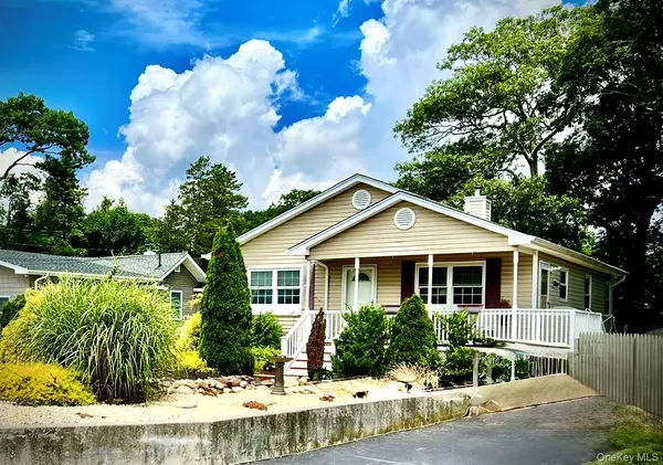 89 Rugby DR, Shirley, NY 11967