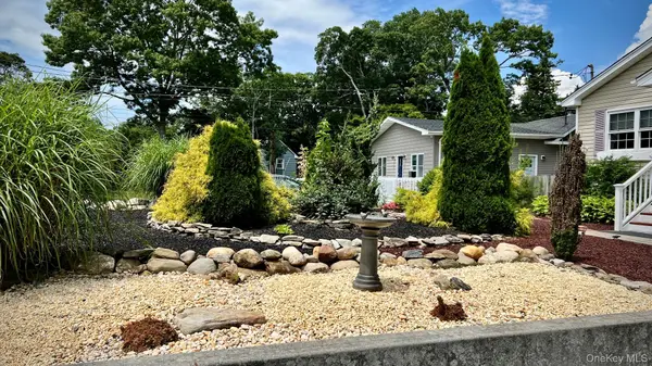 89 Rugby DR, Shirley, NY 11967
