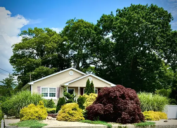 89 Rugby DR, Shirley, NY 11967