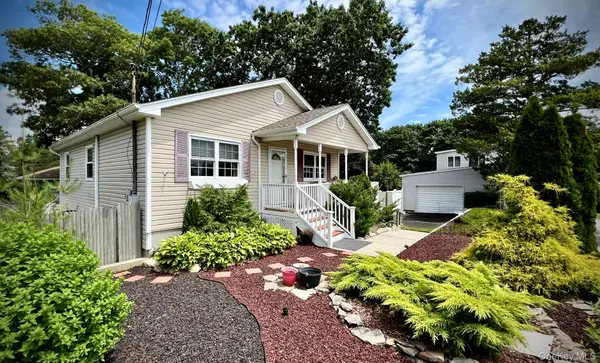 89 Rugby DR, Shirley, NY 11967