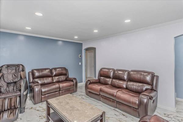 120 N 10th ST, New Hyde Park, NY 11040