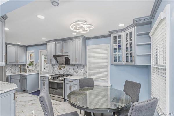 120 N 10th ST, New Hyde Park, NY 11040