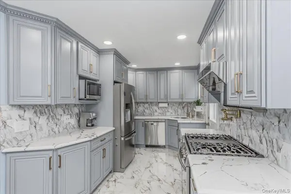 120 N 10th ST, New Hyde Park, NY 11040
