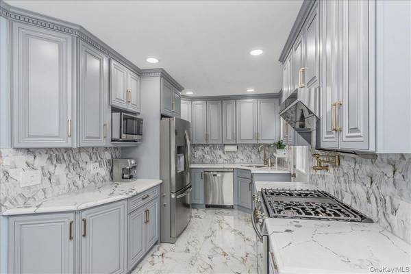 120 N 10th ST, New Hyde Park, NY 11040