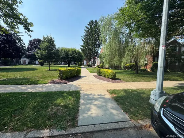 260-38 73 AVE #B1, Glen Oaks, NY 11004