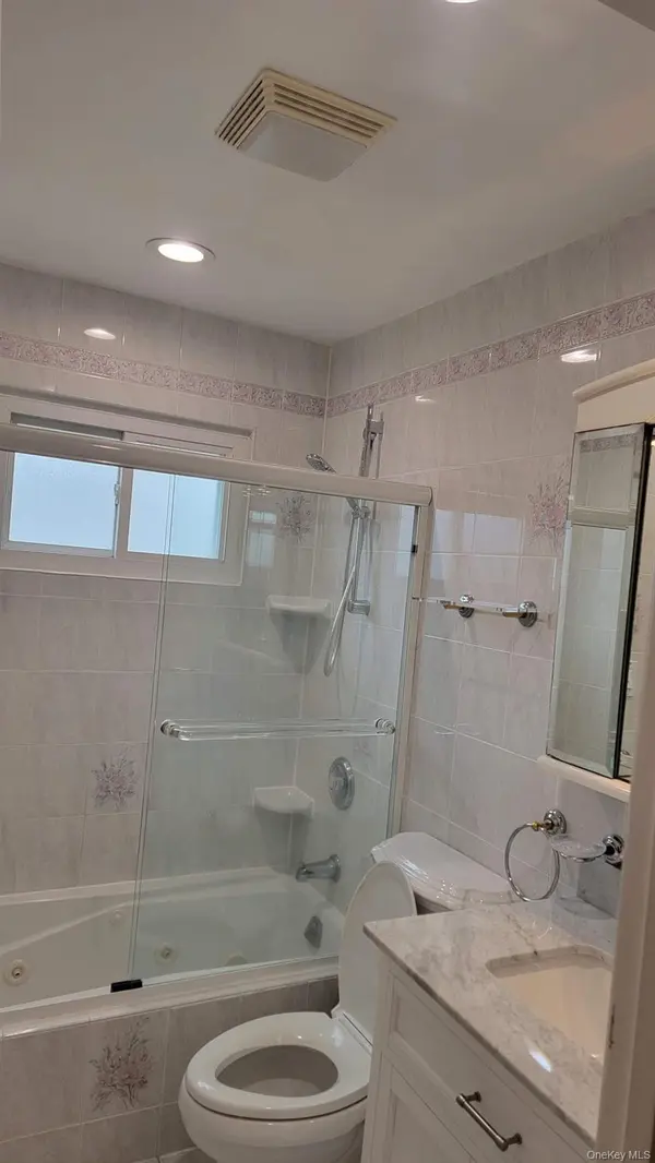 99 Cedar RD, Amityville, NY 11701