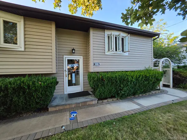 99 Cedar RD, Amityville, NY 11701