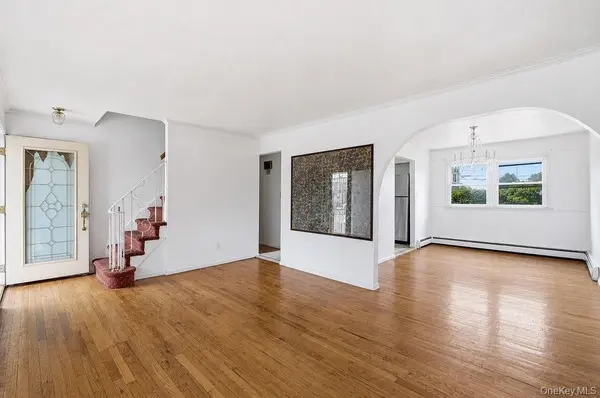 335 Roquette AVE, Floral Park, NY 11001