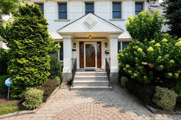 160-31 9th AVE, Whitestone, NY 11357