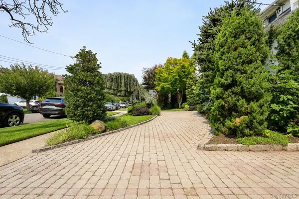 160-31 9th AVE, Whitestone, NY 11357