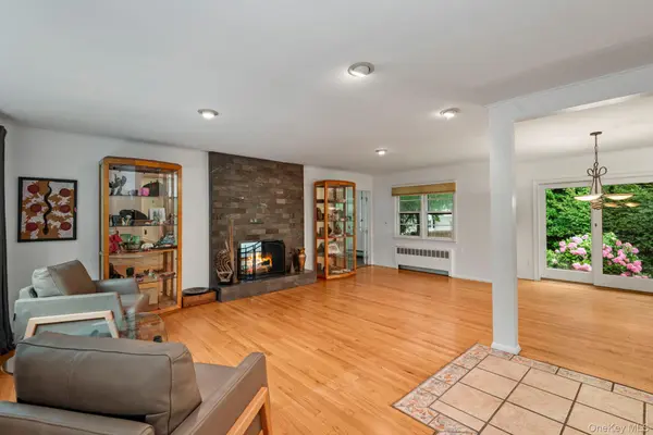 75 Cove RD, Huntington, NY 11743