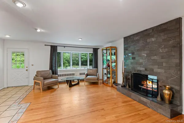 75 Cove RD, Huntington, NY 11743