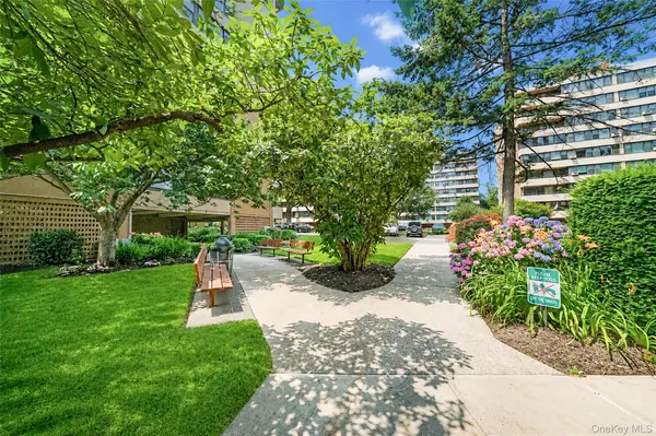 162-31 9th AVE #7D, Whitestone, NY 11357