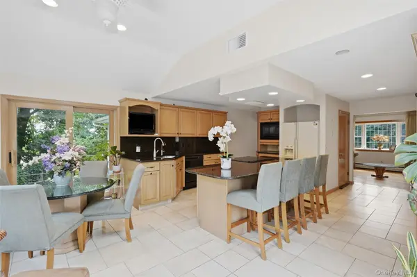 8 Boulder RD, Newburgh, NY 12550